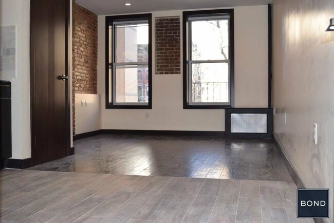Building Photo - 317 E 74th St