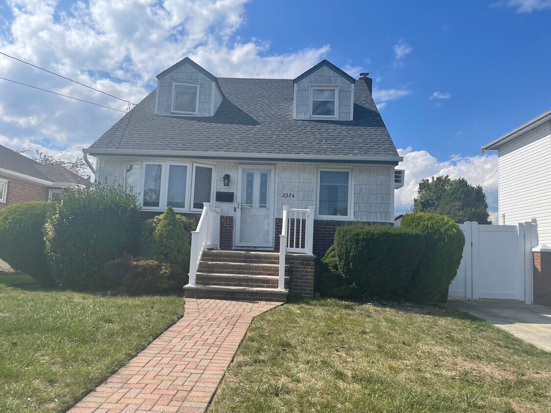 2374 Columbus Ave, Oceanside, NY 11572 House Rental in Oceanside, NY