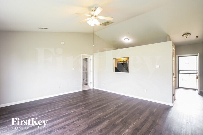 Foto del edificio - 2635 Lullwater Ln