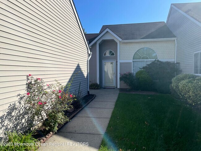 Building Photo - 632C Madison Dr