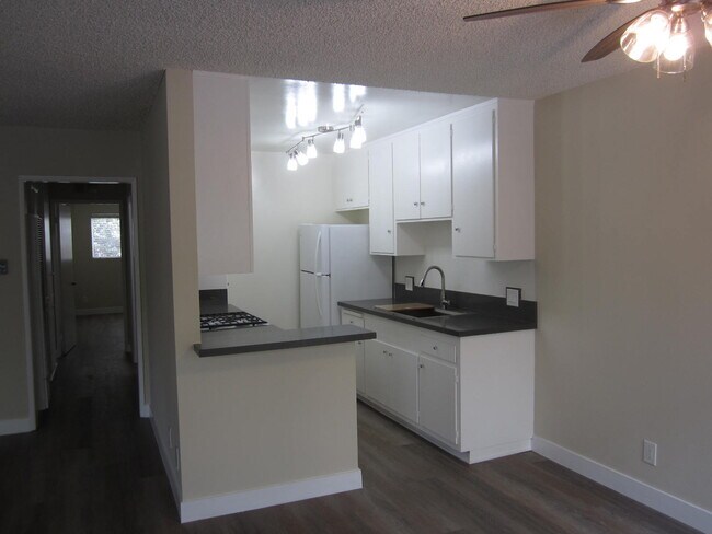 Building Photo - 10676 Missouri Ave