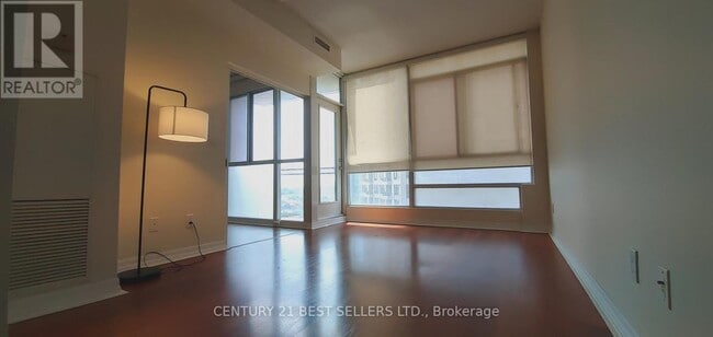 Building Photo - 225-225 Webb Dr