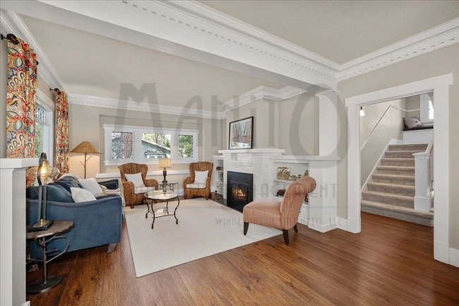 Building Photo - Stunning South Hill Home