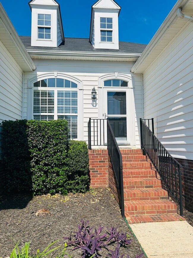 Foto del edificio - Charming 3-Bedroom Ranch in Greer’s Covete...