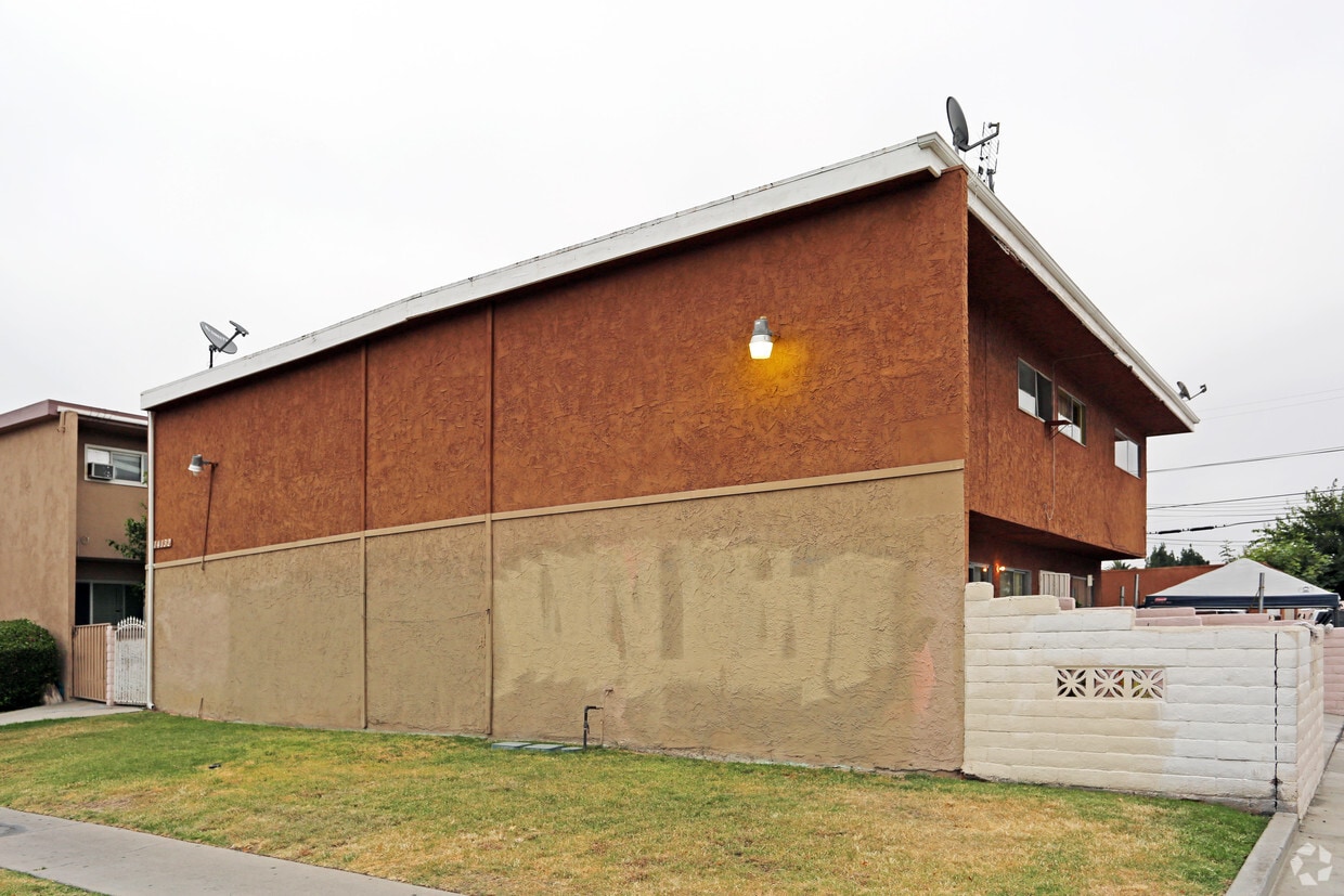 Building Photo - 14132 Buena St