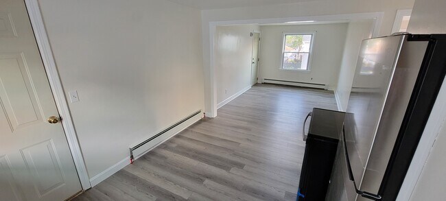 Building Photo - 104 Sweet Ave