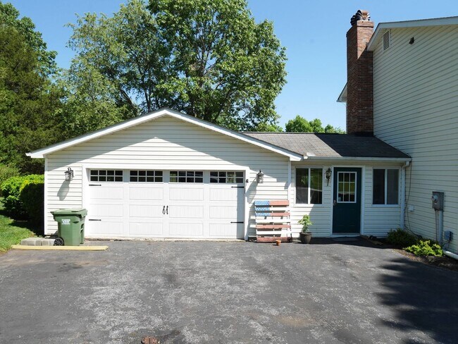 Building Photo - Your Next Home Awaits! Single Family Home ...