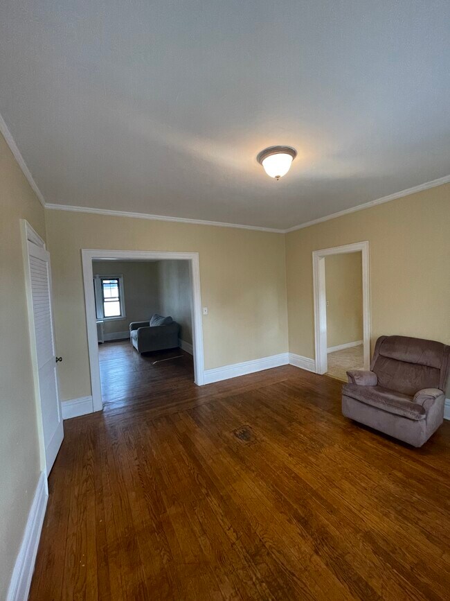 Foto del edificio - 130 Bradley Ave
