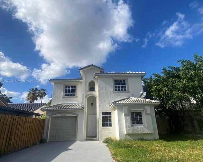 Foto del edificio - $3,900 14154 SW 151st Ave
