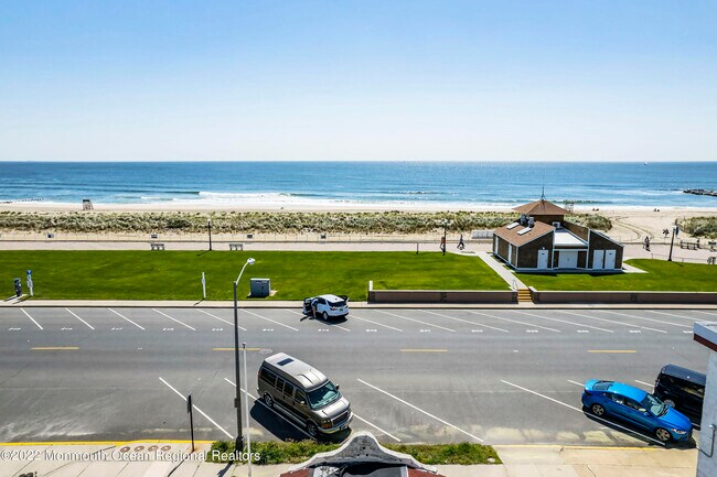 Building Photo - 705 N Ocean Ave
