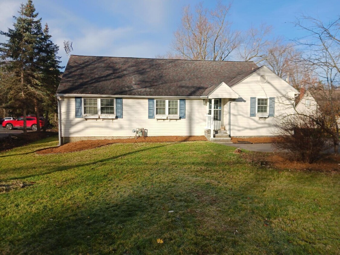 Foto principal - 441 Niles Cortland Rd NE