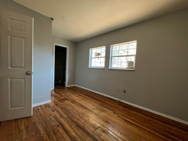Building Photo - JS 2112 Avenue O