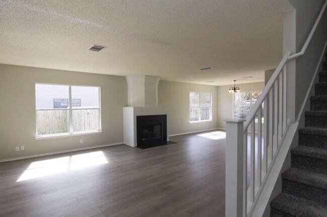 Foto del edificio - 12912 Latchwood Ln