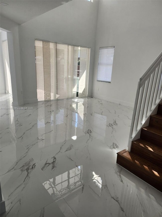 Foto del edificio - 8465 NW 108th Path