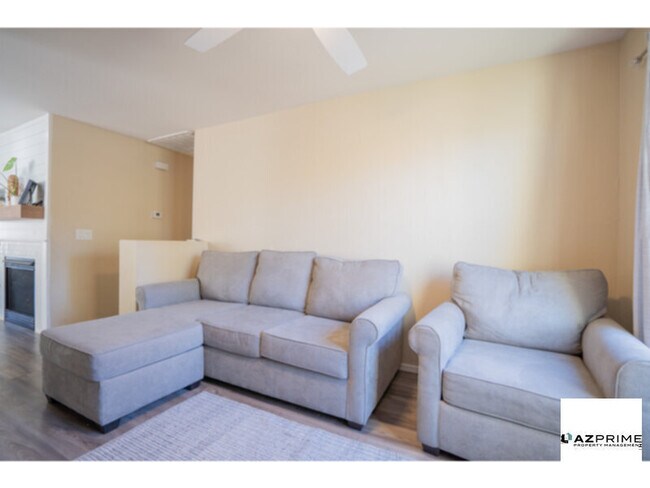 Building Photo - Fall in love with this charming 3/2 rental home in a peaceful and well-kept neighborhood in the West
