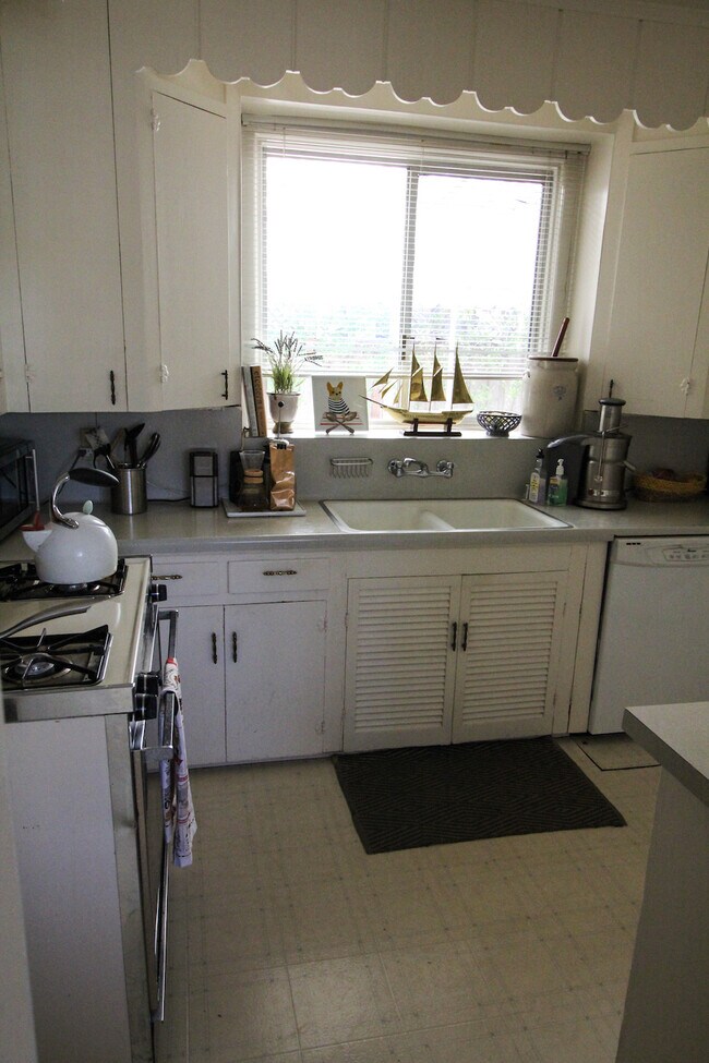 Foto del edificio - 12305 Laurel Terrace Dr