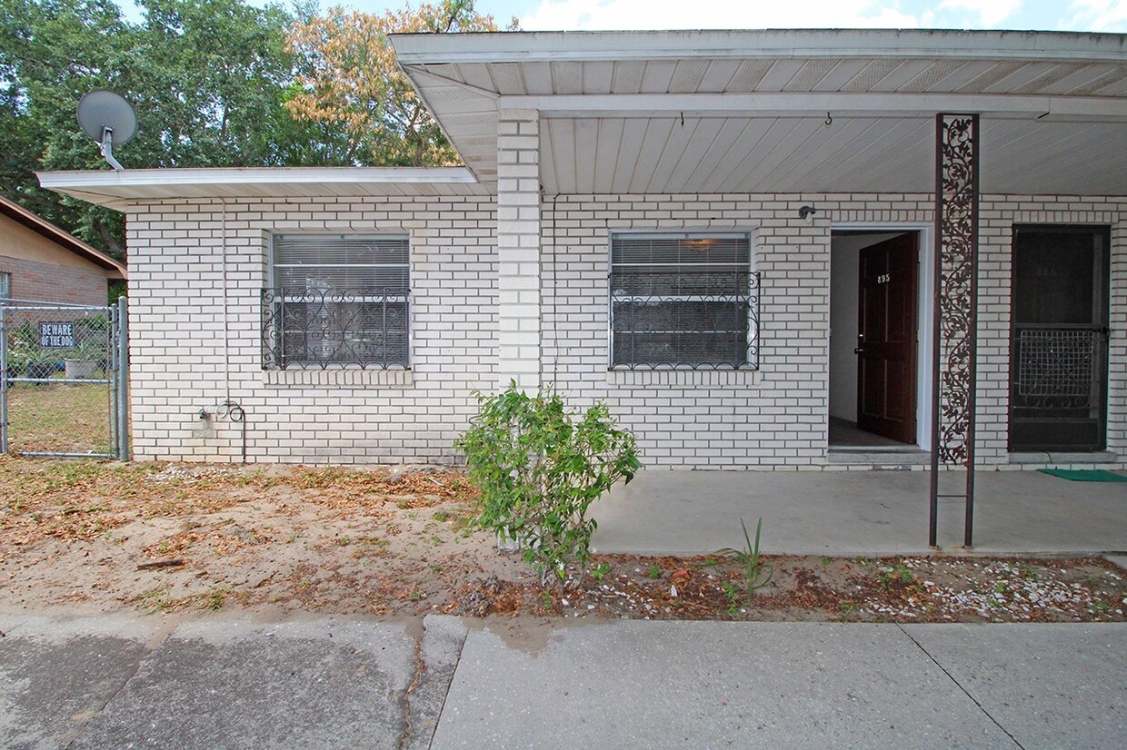 Primary Photo - Lovely 2 Bed / 1 Bath Duplex in Lake Alfred