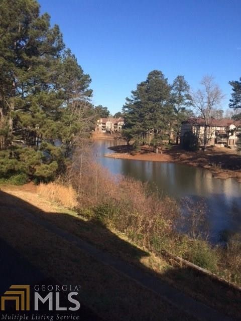 Building Photo - 1305 Camelot Dr