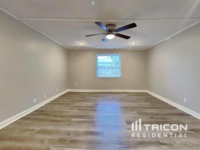 Building Photo - 105 Ravenway Dr