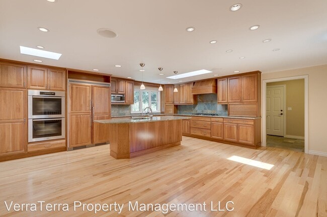 Building Photo - 5 br, 3 bath House - 2210 95th Ave. NE.