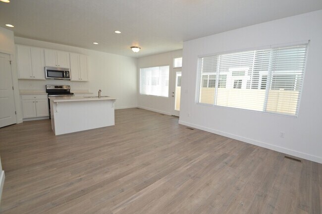 Building Photo - 15230 S Tack Way