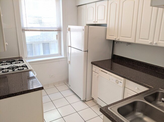 Foto del edificio - 548 Sherman Ave