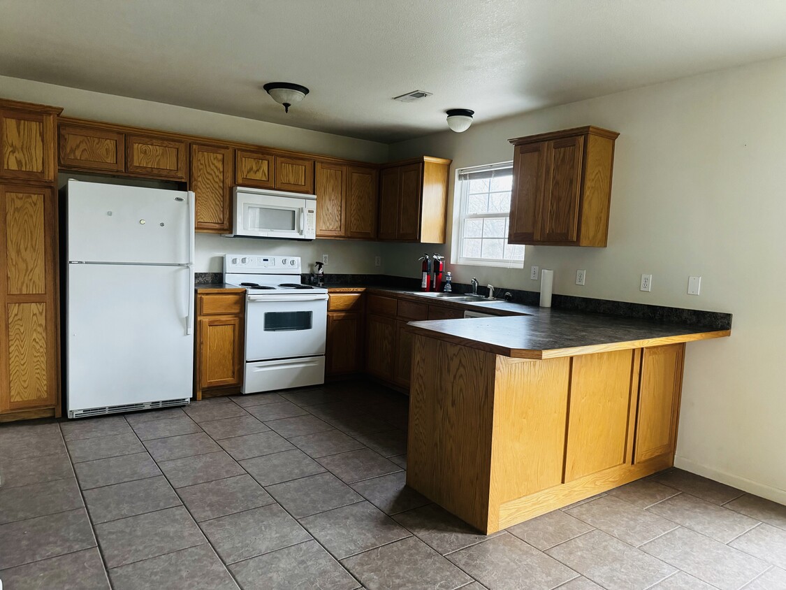 Building Photo - 16144 Holy Cross Ln