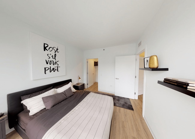 Building Photo - 871 W Van Buren St