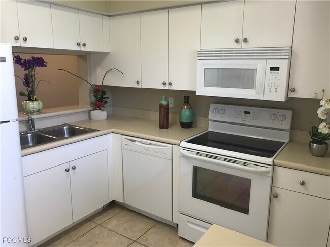 Foto del edificio - 8342 Bernwood Cove Loop