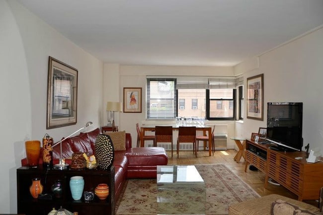 Building Photo - 176 E 77th St
