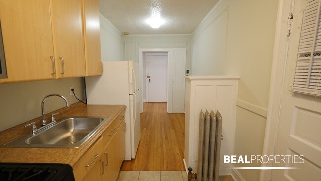 Building Photo - 544 W Surf St