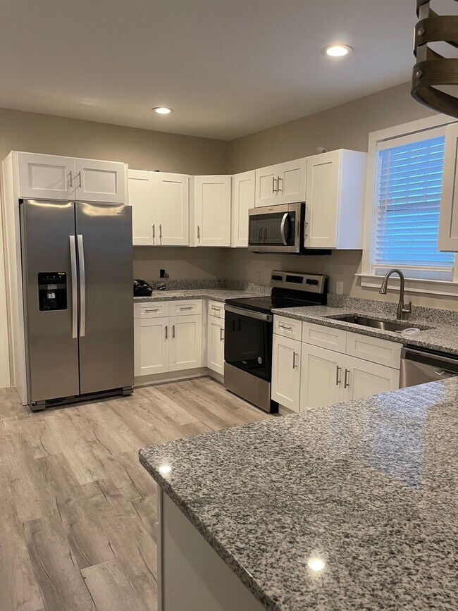 Building Photo - Charming 3BR House in Savannah