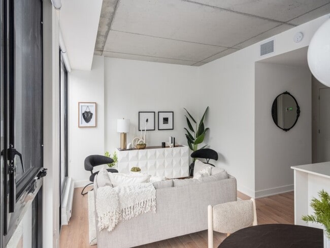 Building Photo - Griffin Square Condo Rentals Griffintown