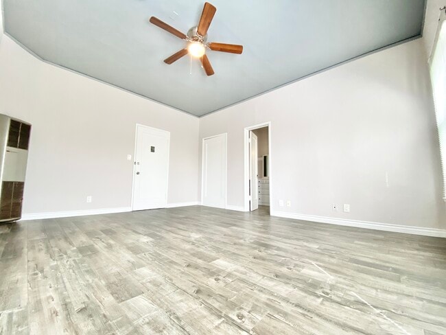 Building Photo - 323 E Lomita Ave