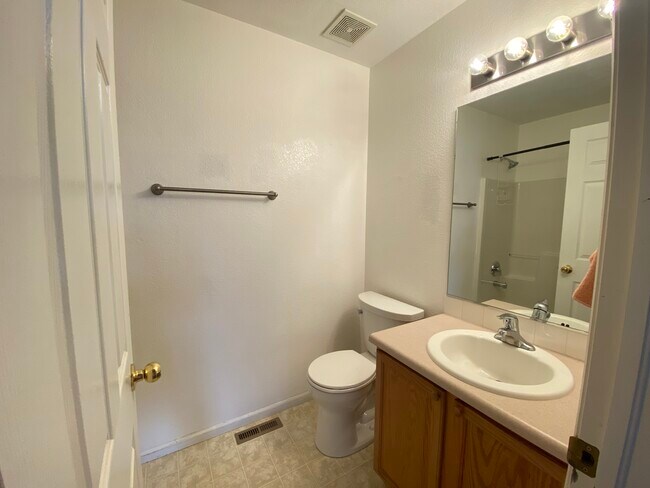 Building Photo - 721 Waterglen Dr