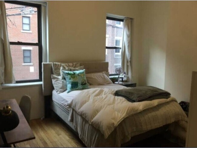 Building Photo - 2 bed just outside Kenmore Square with heat and hot water included!   9/1/2026!