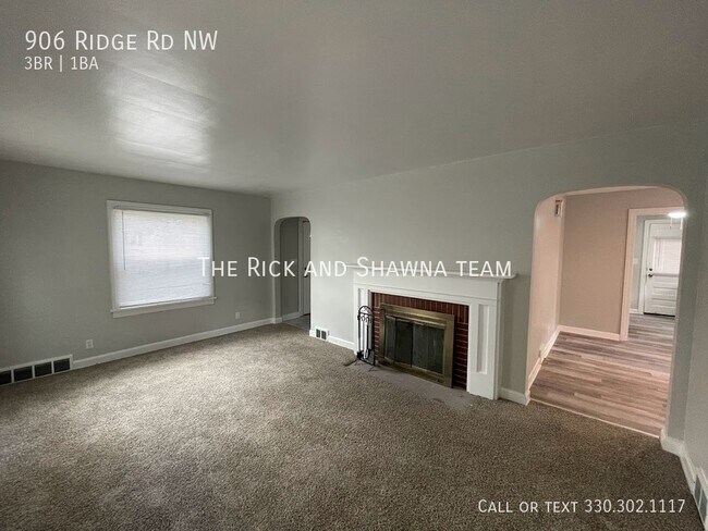 Foto del edificio - Three bedroom one bathroom home for rent