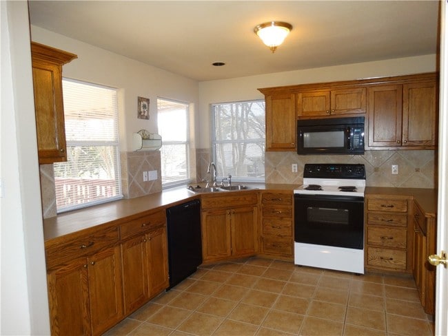 Building Photo - 18701 Venture Dr