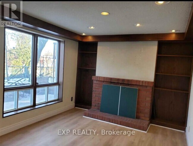 Building Photo - 126 Simonston Blvd