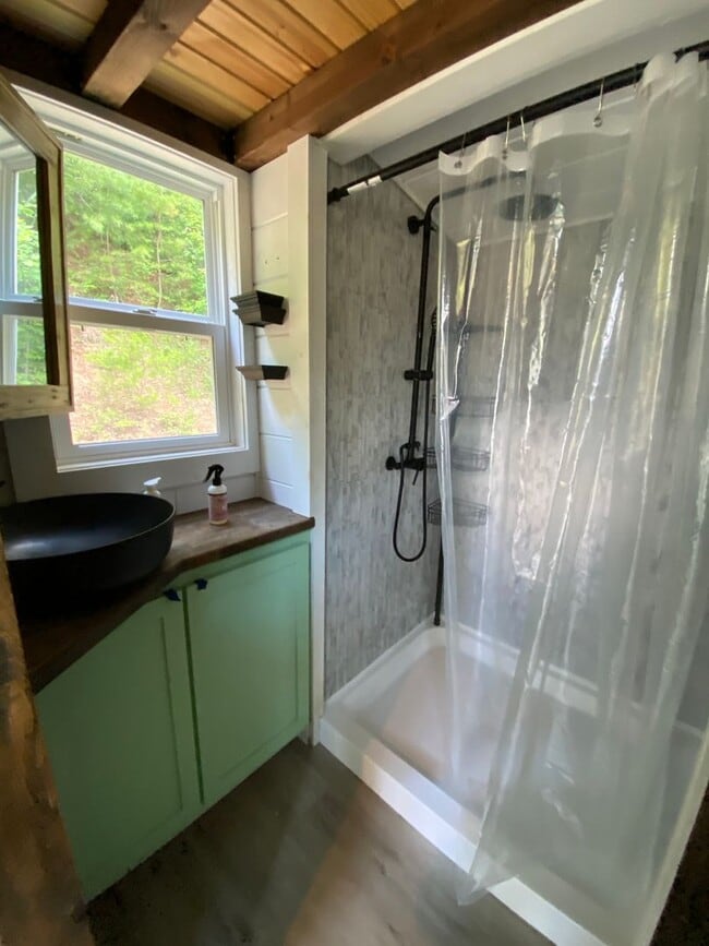 Building Photo - The tiny home of your dreams!