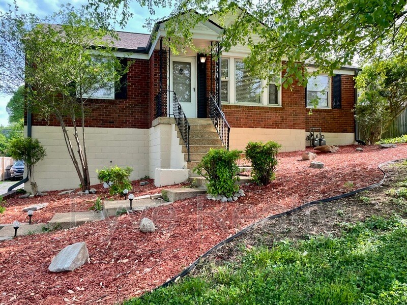 Primary Photo - 2416 Eastland Ave