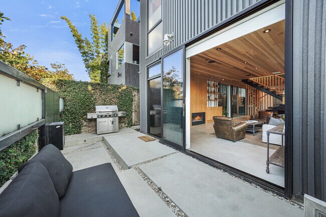 Foto del edificio - 232 Grand Blvd