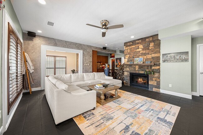 Foto del edificio - 202 E 7th St