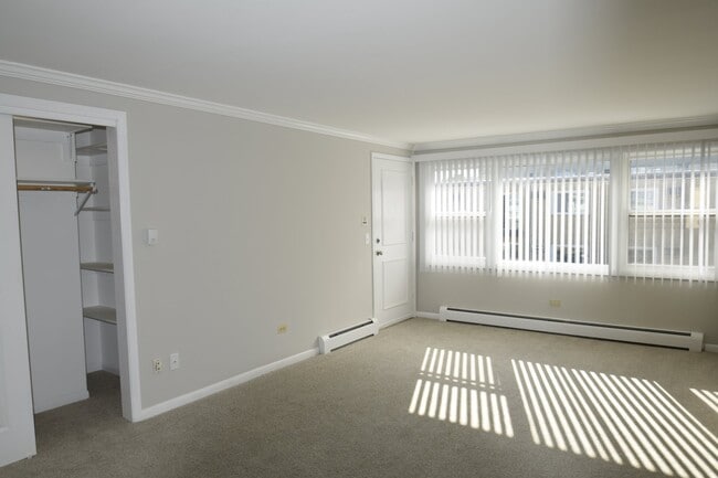 Photo - 1469 Ashland Ave (Des Plaines, IL) Apartment