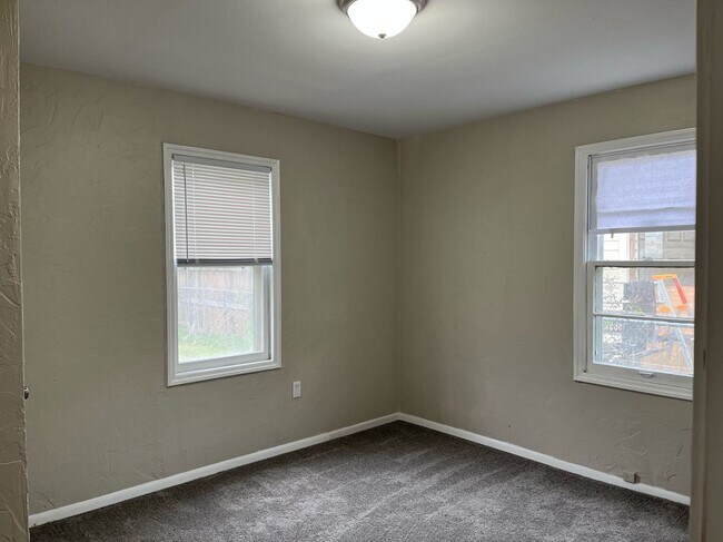 Foto del edificio - Coming Soon! West side home with 3 Beds/1.5 Baths & 2 car garage!