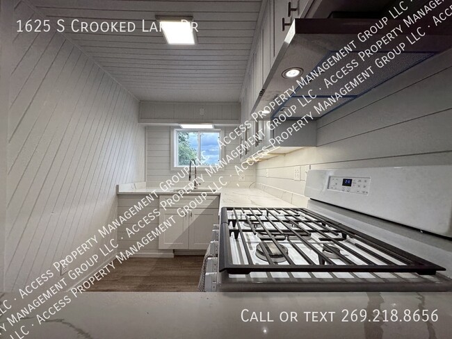 Foto del edificio - 1625 S Crooked Lake Dr