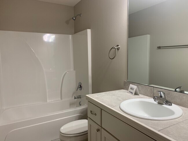 Foto del edificio - 1491 Ravier Ln