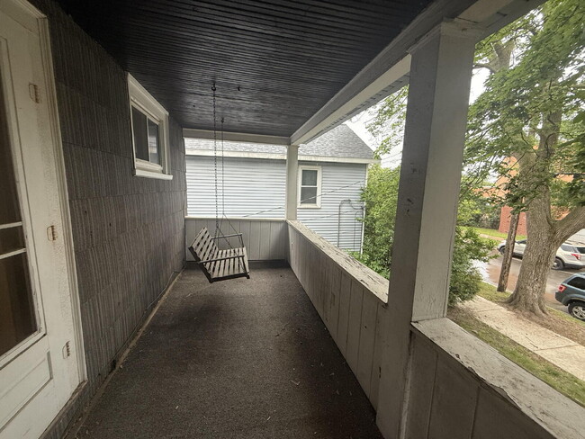 Building Photo - West Side 2BR Upper with Amazing Front Porch