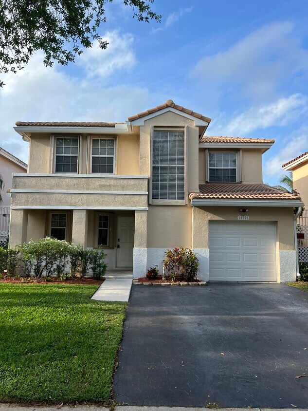 Foto principal - 10765 S Saratoga Dr