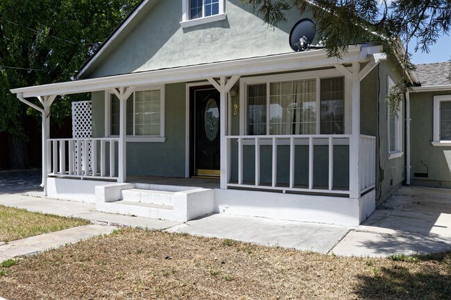 Building Photo - 195 Sanchez Dr